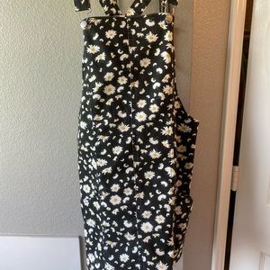 Daisy print overall skirt